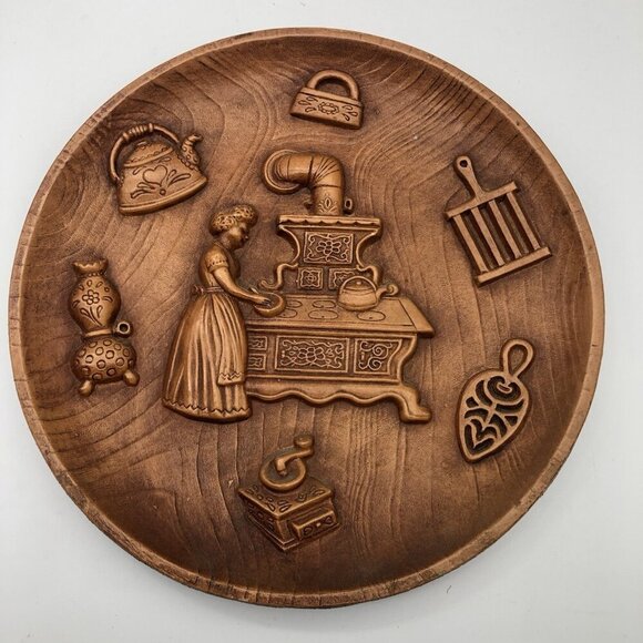 Vintage Multi Prod Inc. USA Decorative Plate Wall Hanging Wood Look Retro Kitsch - Picture 1 of 10